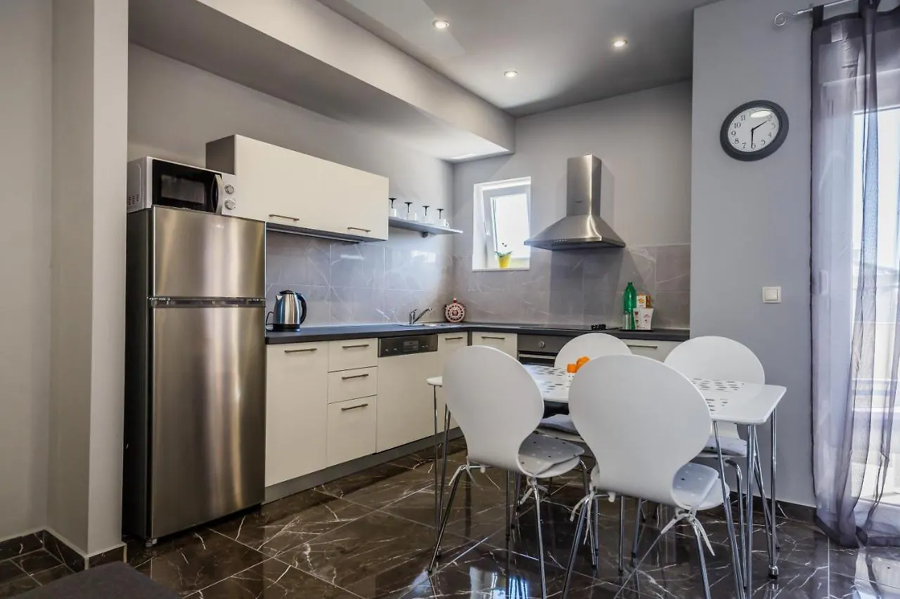 Apartment Andriana With Outdoor Pool Kaštela