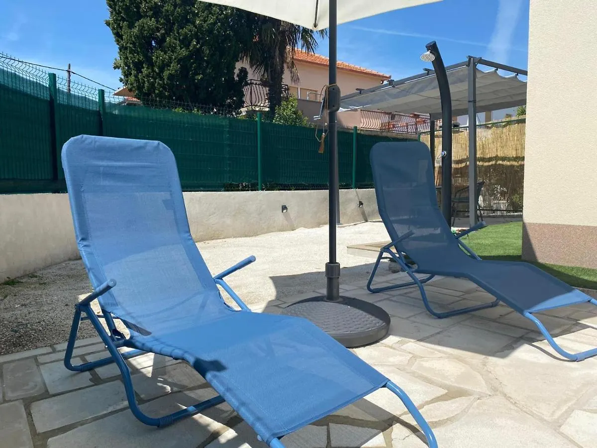 Apartment Andriana With Outdoor Pool Kaštela