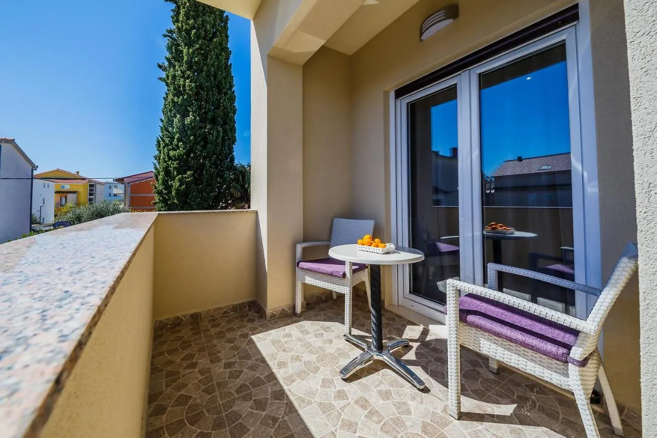 Apartment Andriana With Outdoor Pool Kaštela Kroatië