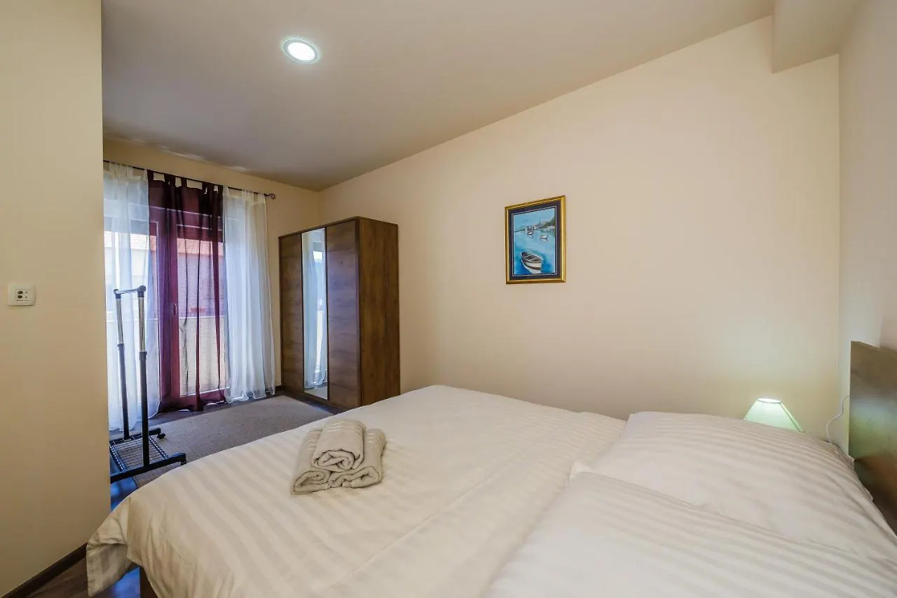Apartment Andriana With Outdoor Pool Kaštela Kroatië
