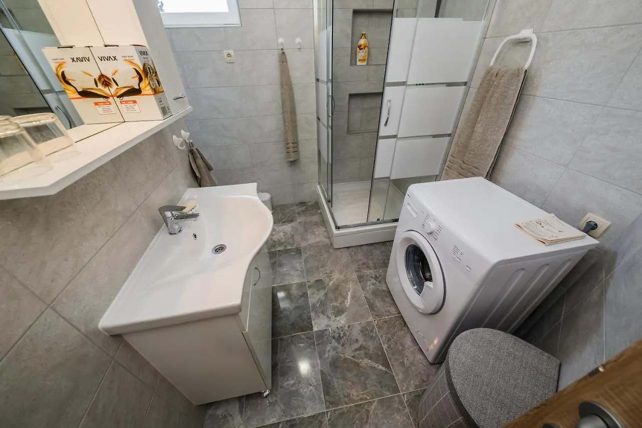Apartment Andriana With Outdoor Pool Kaštela